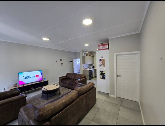 2 BEDROOM APARTMENT FOR SALE IN MANOR ESTATES